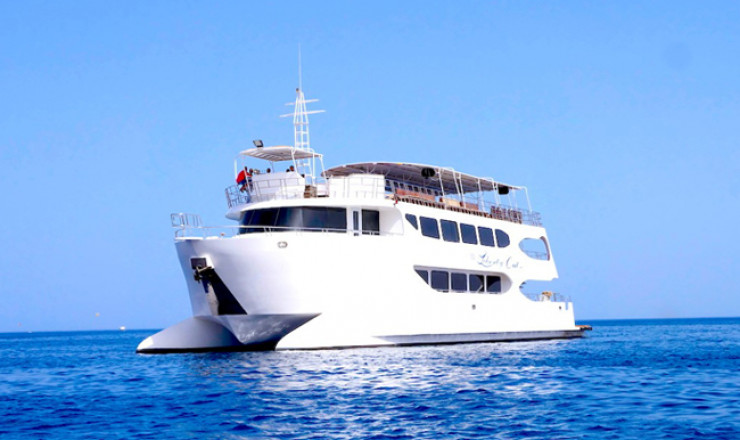 cena con lo spettacolo su yacht catamarano
